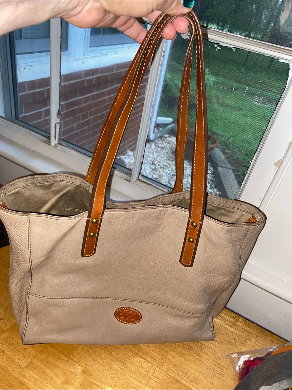 ! Fossil Leather tote 16(13)x10x5”